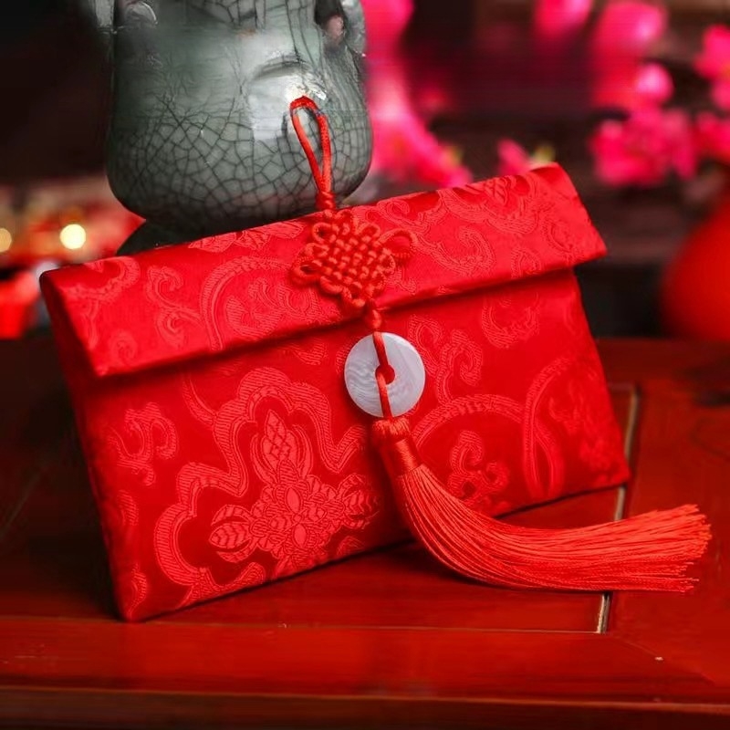 Brokāta auduma aploksne ar drukātu logotipu, ķīniešu stilā; piemērota kāzām, dzimšanas dienām, Pavasara festivālam, jaunu māju iedzīvotājiem, atklāšanai un beigu noslēgumam