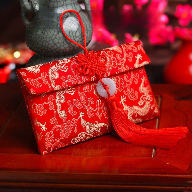 Brokāta auduma aploksne ar drukātu logotipu, ķīniešu stilā; piemērota kāzām, dzimšanas dienām, Pavasara festivālam, jaunu māju iedzīvotājiem, atklāšanai un beigu noslēgumam