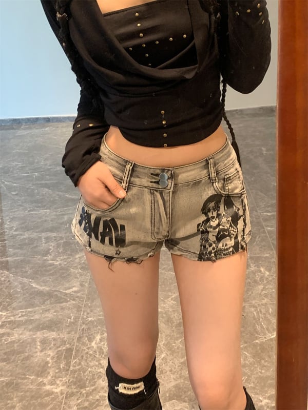 Moteriški džinsiniai šortai, aukštas liemuo, trijų ketvirčių ilgis, retro spaudiniai dizainas, laisvas kirpimas, mikroelastinis medvilnės-poliesterio mišinys