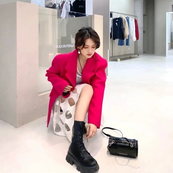 Γυναικείες μπότες μέχρι τη μέση της γάμπας, με επένδυση φλίς, πλατφόρμα 3–5 εκ ύψος, κλείσιμο με κορδόνια, καουτσούκ σόλα