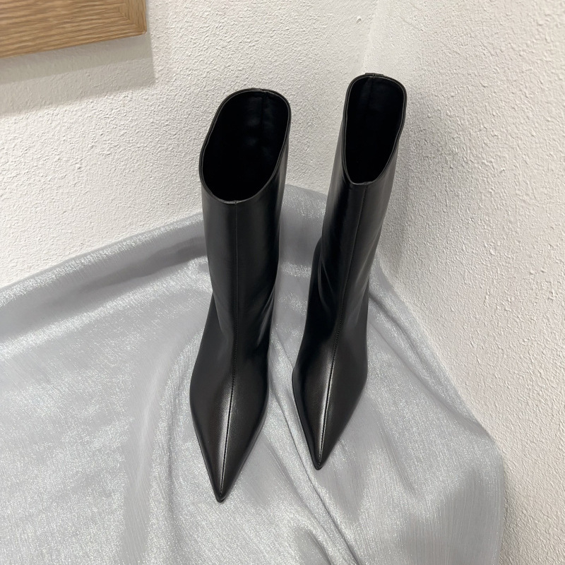 Női koreai stílusú csizma, hegyes orrú, vékony sarok, 3–5 cm sarokmagasság, mikroszálas felsőrész, gumitalp