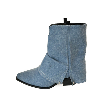 Női cowboy csizma hegyes orrú, vastag sarok, sarokmagasság 3-5 cm, felsőrész másodlagos borjúbőrből