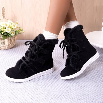 Női velúr hócsizma fleece béléssel, megerősített, elől fűzős zárás, középmagas szár, gumírozott talp
