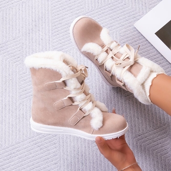 Női velúr hócsizma fleece béléssel, megerősített, elől fűzős zárás, középmagas szár, gumírozott talp