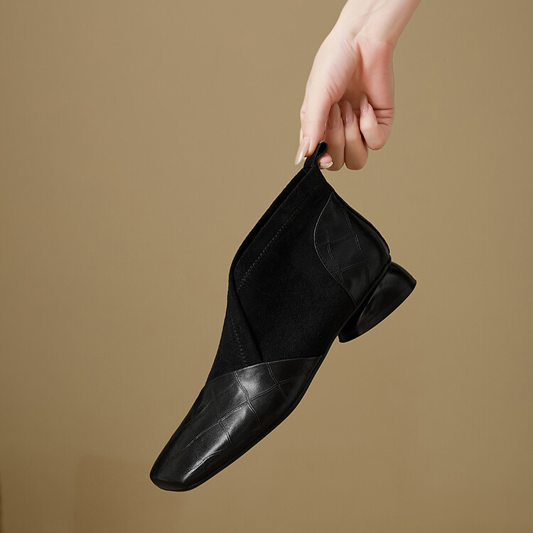 Γυναικεία κοντά μποτάκια σε ρετρώ στυλ, τετράγωνη μύτη, χαμηλό τακούνι 1–3 εκ, ελαστικό βελούδινο επάνω μέρος