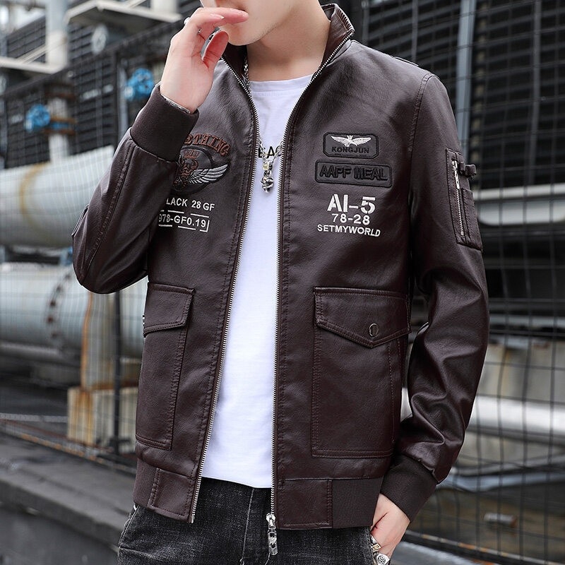 Vyrinė odinė striukė - Korėjiečio stiliaus, PU oda, džakardo siuvinėjimas, laisva kirpimo linija, užtrauktukas.