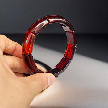 Ručni ukras — svjež i sladak stil, jantar iz Mijanmara s polumjesecem, ravni rez, unisex