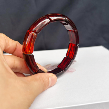 Ručni ukras — svjež i sladak stil, jantar iz Mijanmara s polumjesecem, ravni rez, unisex