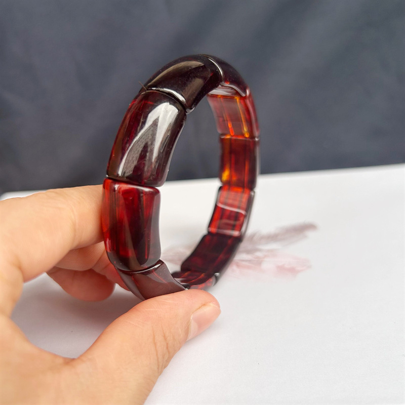 Ručni ukras — svjež i sladak stil, jantar iz Mijanmara s polumjesecem, ravni rez, unisex