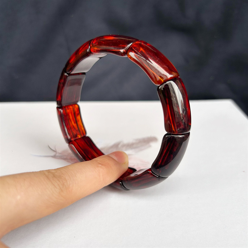 Ručni ukras — svjež i sladak stil, jantar iz Mijanmara s polumjesecem, ravni rez, unisex