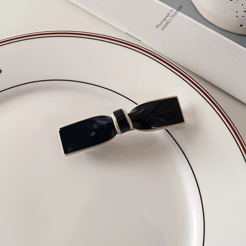 Σετ από 2 βελούδινές καρφίτσες μαλλιών με φιόγκο, στριφτό κλείσιμο – φρέσκο και γλυκό στυλ, Άνοιξη 2025