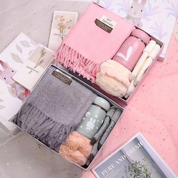 Коледен практичен шал като подарък за двойки, приятели и колеги; подходящ за рождени дни и партита; личен подарък.