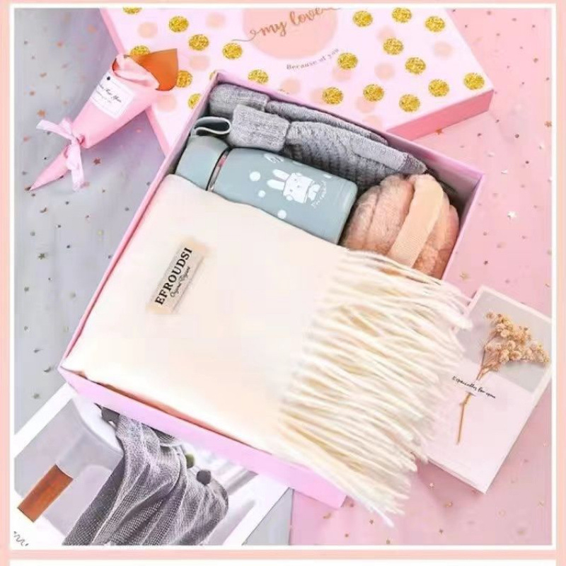 Коледен практичен шал като подарък за двойки, приятели и колеги; подходящ за рождени дни и партита; личен подарък.