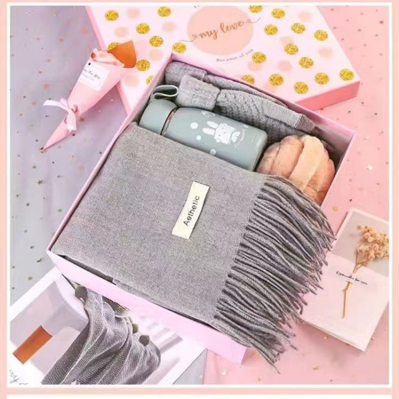 Коледен практичен шал като подарък за двойки, приятели и колеги; подходящ за рождени дни и партита; личен подарък.