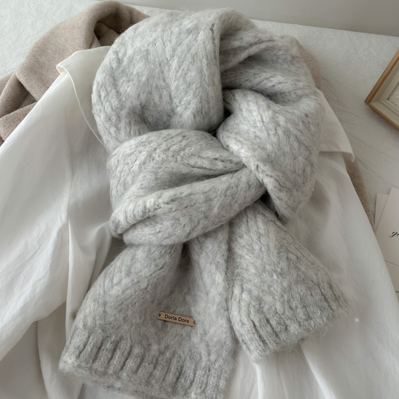 Albaca női sál, warp-kötésű, akril és gyapjú keverék imitált kasmírral, téli 2024 kollekció, elegáns minimalist stílus