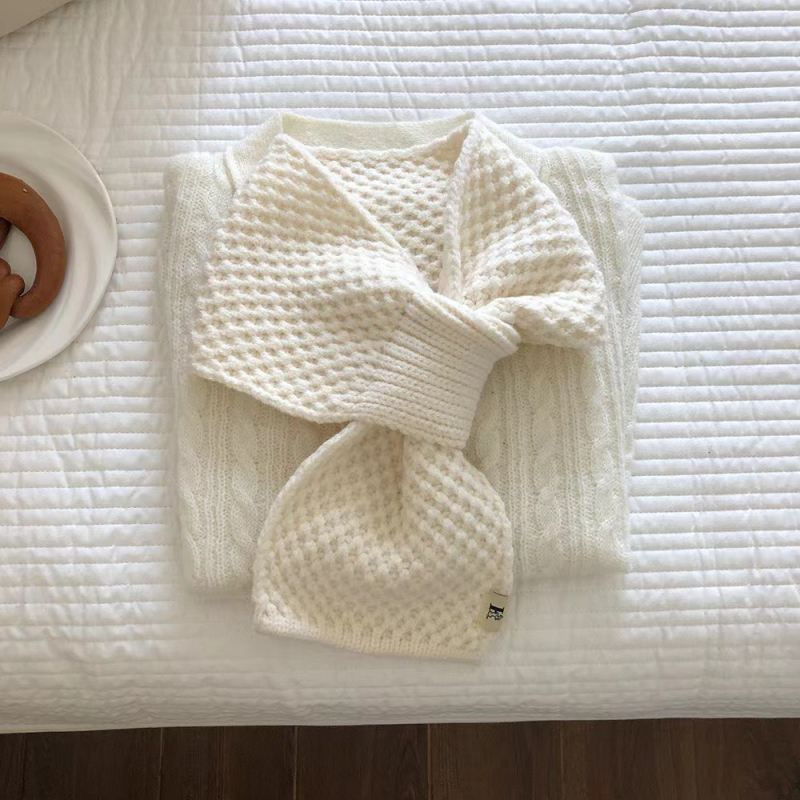 Női kötött kereszt sál, warp‑kötött, meleg, téli, poliészter >96% tartalom