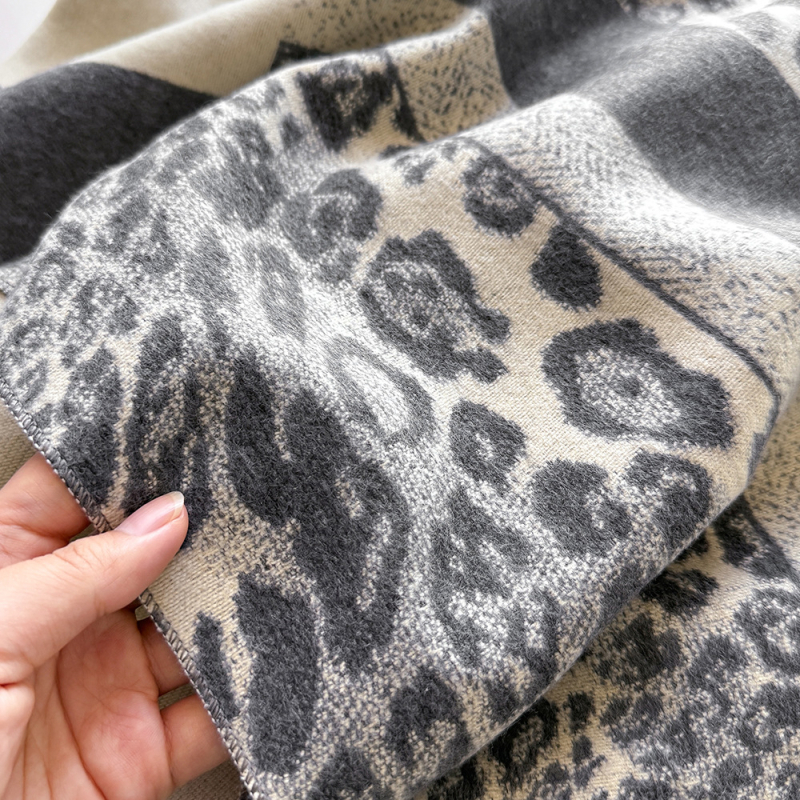 Šal od umjetnog kašmira s leopard uzorkom, Jacquard pletenina, poliester, zima 2024, britski retro stil