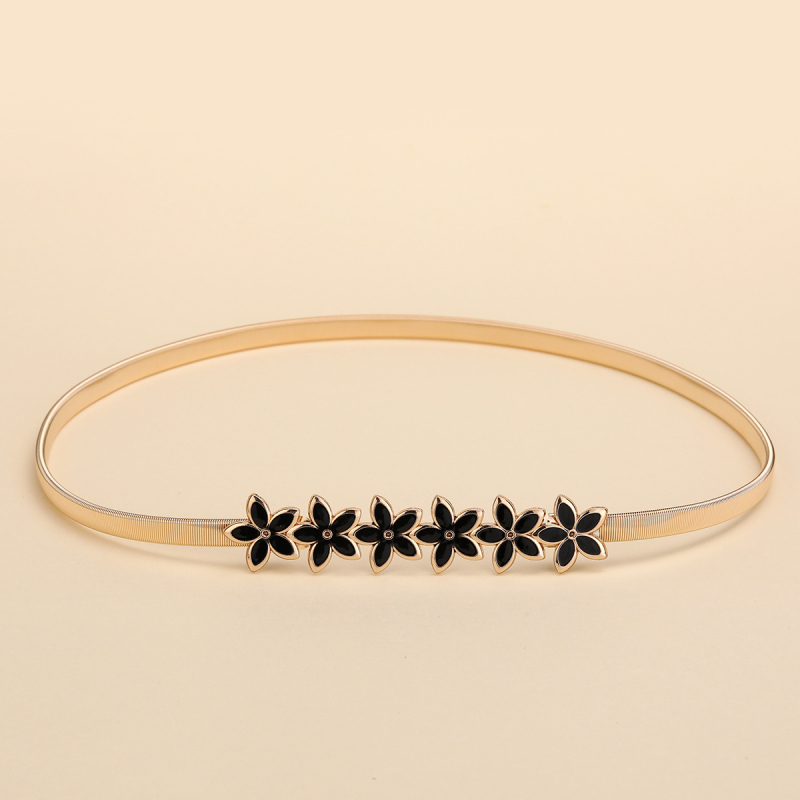 Virágmintás deréköv, vékony szélességű (<2 cm), fém anyagú, tűcsatos csattal, elektroplattált felülettel