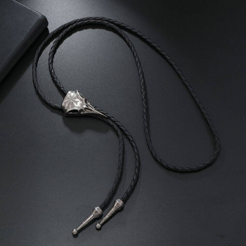 Κολιέ τύπου bolo με δερμάτινο κορδόνι και μενταγιόν από κράμα σε μορφή νεκρού πουλιού, κανονική αλυσίδα, μήκος 51–60 cm, βάρος 19 g