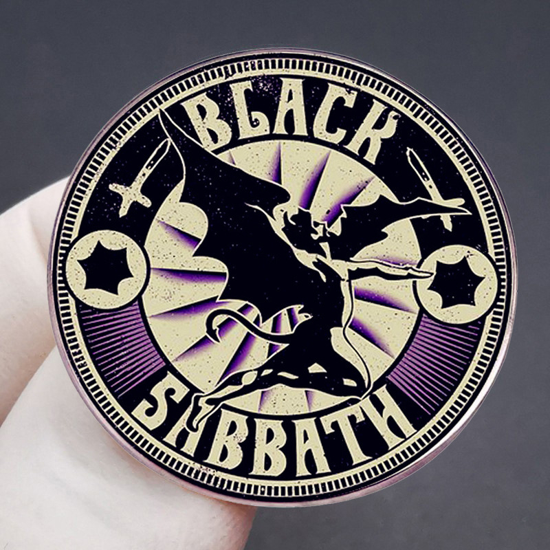 Broš s dizajnom slova, metalna legura, epoksidni premaz, unisex