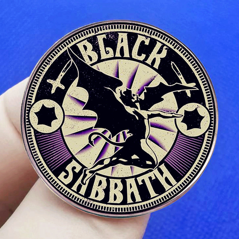Broš s dizajnom slova, metalna legura, epoksidni premaz, unisex