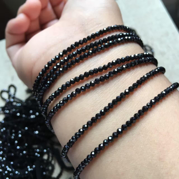 Μαύρες χάντρες σπίνελ με όψεις φάσετ, ιριδίζουσα επίστρωση, ημιτελή κρυστάλλινα κοσμήματα