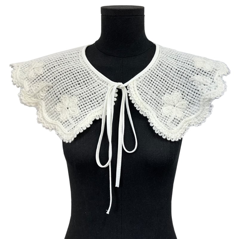 Памучна фалшива яка с пухена акцент, връзване, мъниста, прорези и бродирана дантела, минималистичен стил