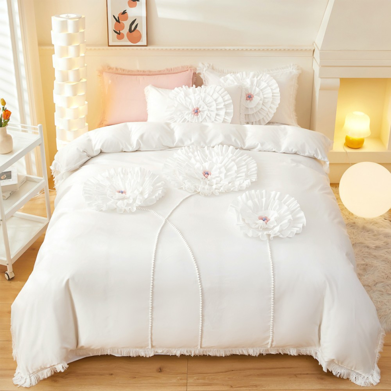 Trīsdļīgs gultasveļas komplekts ar Dandelion motīvu: segu pārvalks + 2 spilvenu pārvalki, reaktīvā druka, maisījuma šķiedras, izšūšana, mežģīne un pomponi