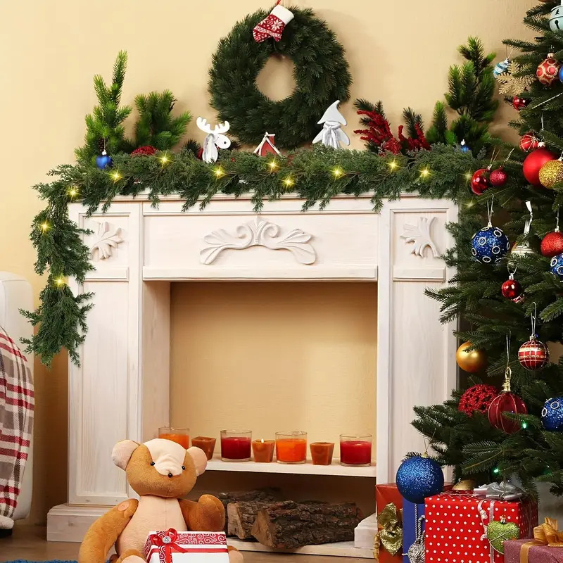 Rankų darbo Kalėdinė ratanų girlianda su PE/PVC medžiaga ir kipruso lapų akcentu – tinkama verslo dovanoms ir švenčių dekoravimui