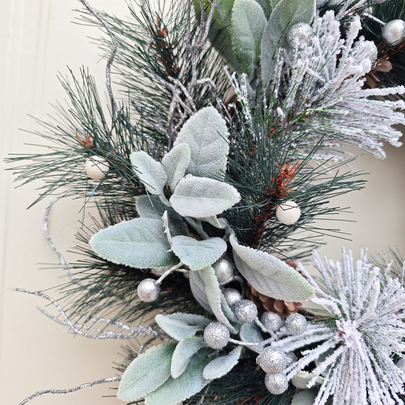 Kalėdinis vainikas su pušies kankorėžiais ir spygliukais durims ir langams — rankų darbo, Prekės ženklas: Other, Medžiaga: Other