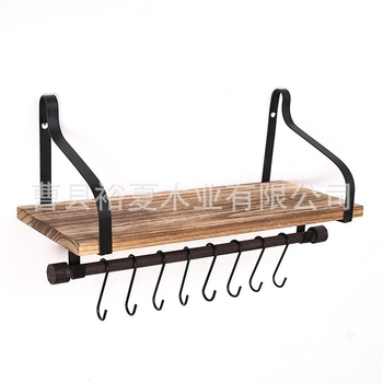 Ξύλινο ράφι αποθήκευσης σε σκανδιναβικό μοντέρνο ύφος, με γάντζους και στερέωση με αναρρόφηση στον τοίχο, με ένα ράφι