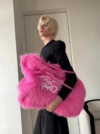 Τσάντα Tote με κεντημένο τεχνητό γούνι – Πολυεστέρας, οριζόντιο τετράγωνο σχήμα, φερμουάρ, μία ιμάντα ώμου, Άνοιξη 2024 (Πολυεστέρας; Οριζόντιο τετράγωνα σχήμα; Φερμουάρ; Μία ιμάντα ώμου; Άνοιξη 2024)