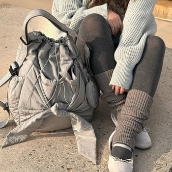 Nylon bucket táska, street trendy stílus, cipzáras zárás, rejtett cipzáras zseb, belső cipzáras rekesz
