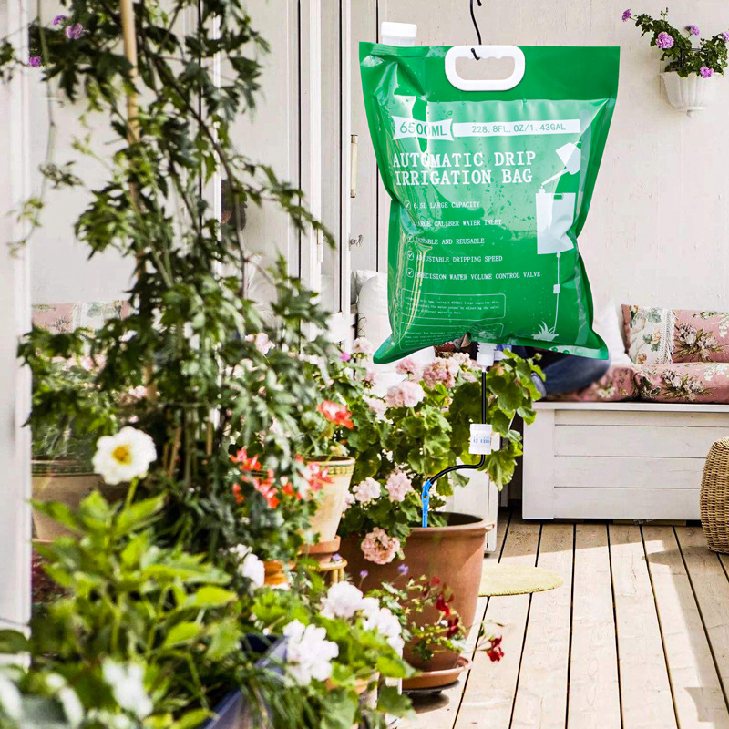 Πλαστικό δοχείο ποτίσματος με ρυθμιζόμενο ρεύμα νερού για γλάστρες μπαλκονιού