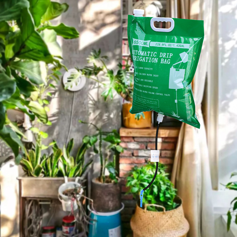 Πλαστικό δοχείο ποτίσματος με ρυθμιζόμενο ρεύμα νερού για γλάστρες μπαλκονιού