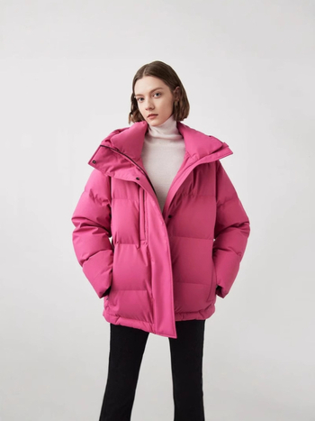 Γυναικείο μπουφάν με κουκούλα, πλήρωμα από πούπουλα χήνας (>91%), πολυεστερικό ύφασμα, μήκος 50–65 cm, φερμουάρ