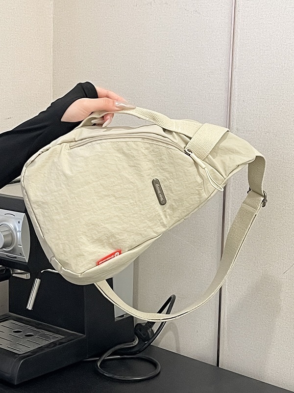 Sieviešu neilona crossbody soma — pilsētveidīga vienkāršība, rāvējslēdzējs, poliestera oderējums, iekšējie nodalījumi telefona un personas apliecības glabāšanai