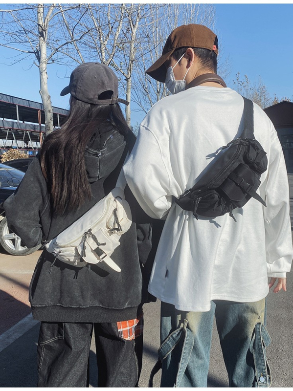 Krusta soma ar lielu ietilpību, neitrāls stils; materiāls: Oxford audums; atvērums: rāvējslēdzējs; ārējā 3D kabata; kods ZTN6012