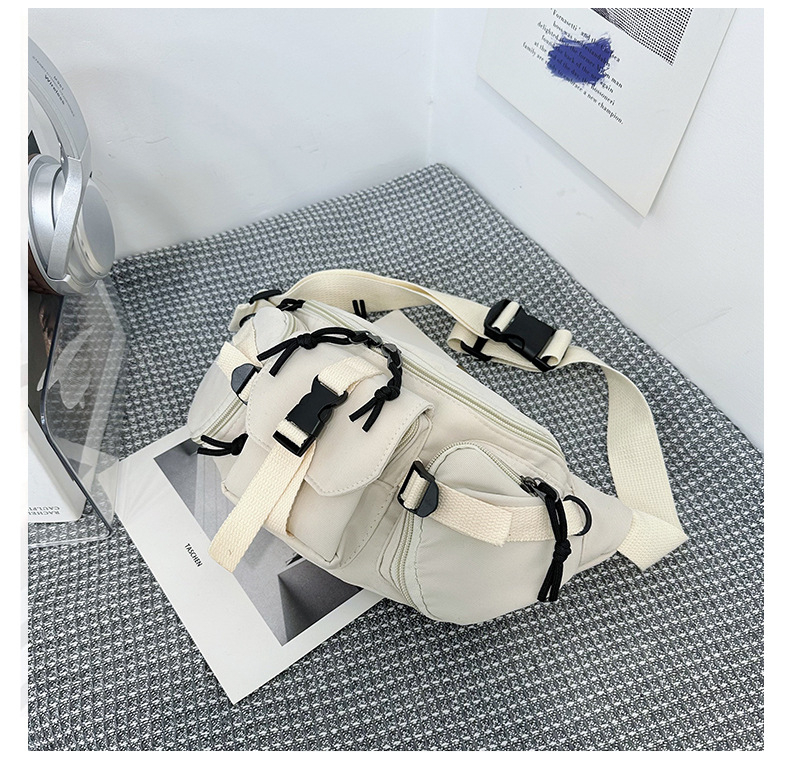 Krusta soma ar lielu ietilpību, neitrāls stils; materiāls: Oxford audums; atvērums: rāvējslēdzējs; ārējā 3D kabata; kods ZTN6012