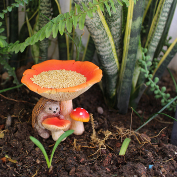 Смолена хранилка за птици с таралежова гъба, пасторален стил, гравирана изработка