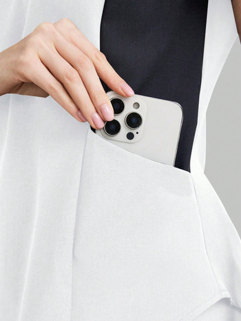 Σετ scrub με V-λαιμό, κοντά μανίκια, με πολλαπλές τσέπες, δύο τεμάχια, υφάσματα που απομακρύνουν την υγρασία (πολυεστέρα-ελαστάνη), μακριά παντελόνια, για ιατρικό και κομμωτικό/καλλυντικό σαλόνι