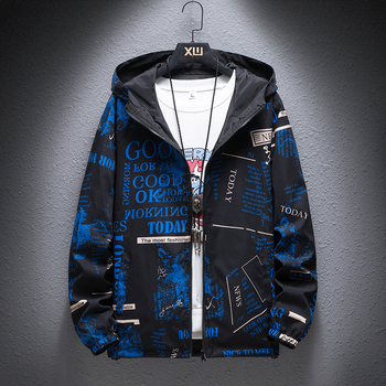 Kapucnis dzseki, cipzáras záródás, bő szabású, poliészter keverék anyagból, poliészter bélés, tavasz–ősz viselethez