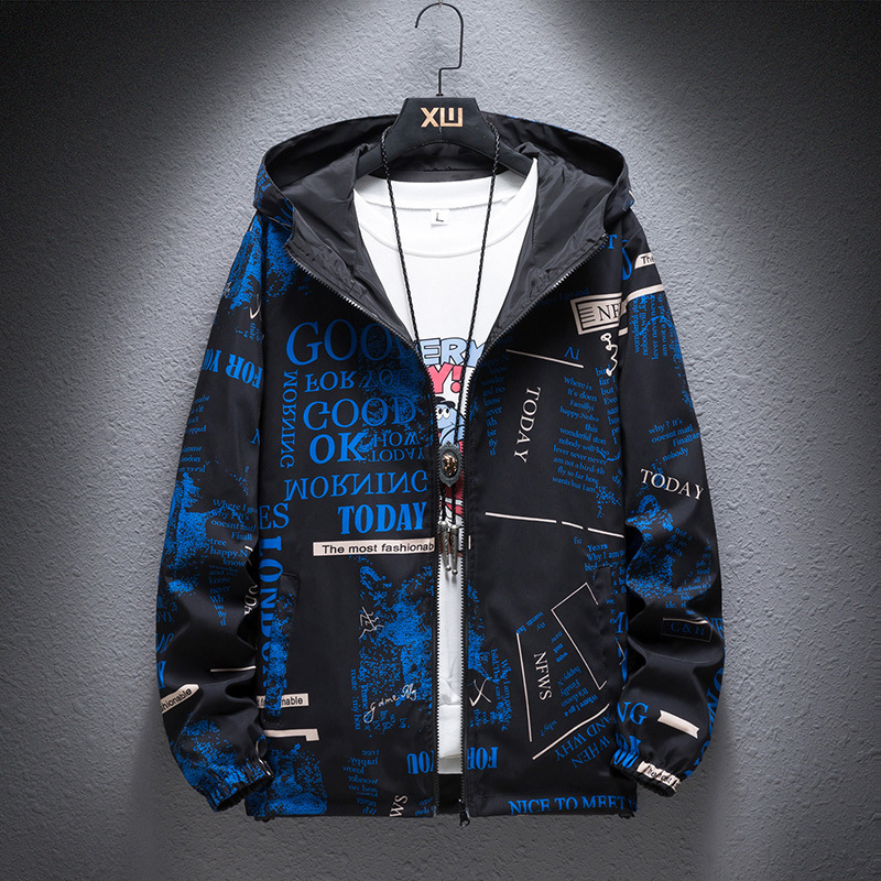 Kapucnis dzseki, cipzáras záródás, bő szabású, poliészter keverék anyagból, poliészter bélés, tavasz–ősz viselethez