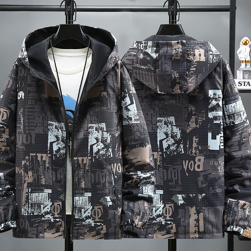 Kapucnis dzseki, cipzáras záródás, bő szabású, poliészter keverék anyagból, poliészter bélés, tavasz–ősz viselethez