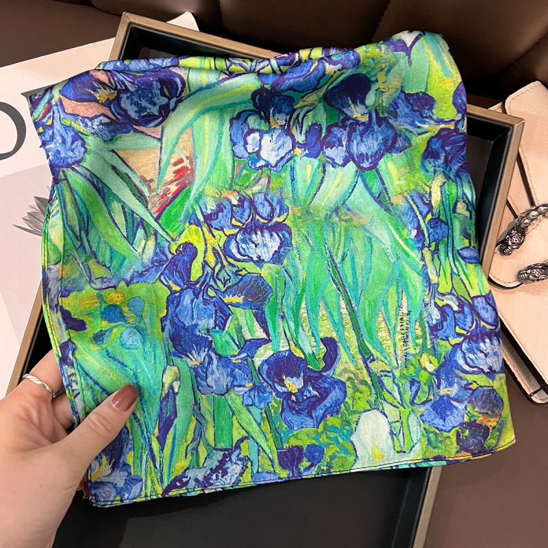 Svileni kvadratni šal s motivom Van Gogha i iris cvijećem; 100% svila; warp tkanje; zaštita od sunca.