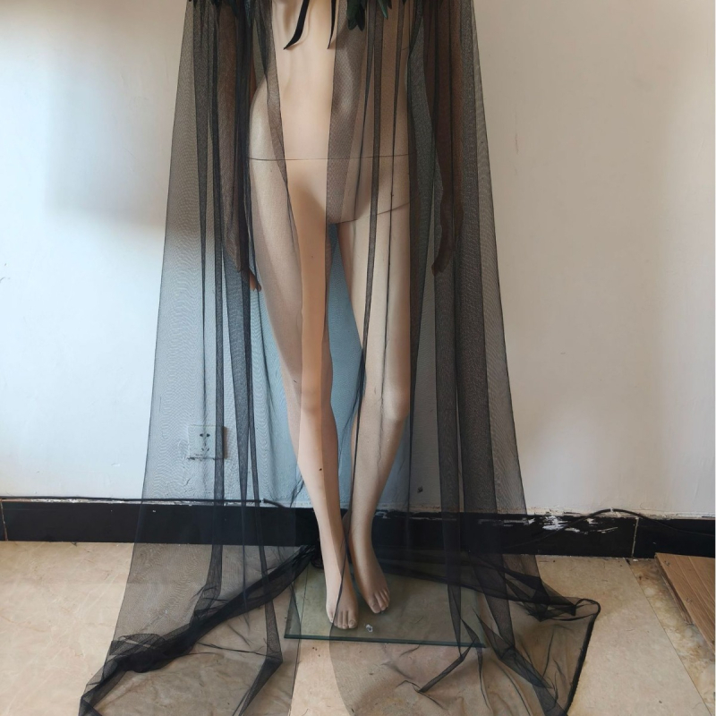 Ogrtač s perjem – unisex; krzno; crepe tkanina; monokromno; ručno oslikano