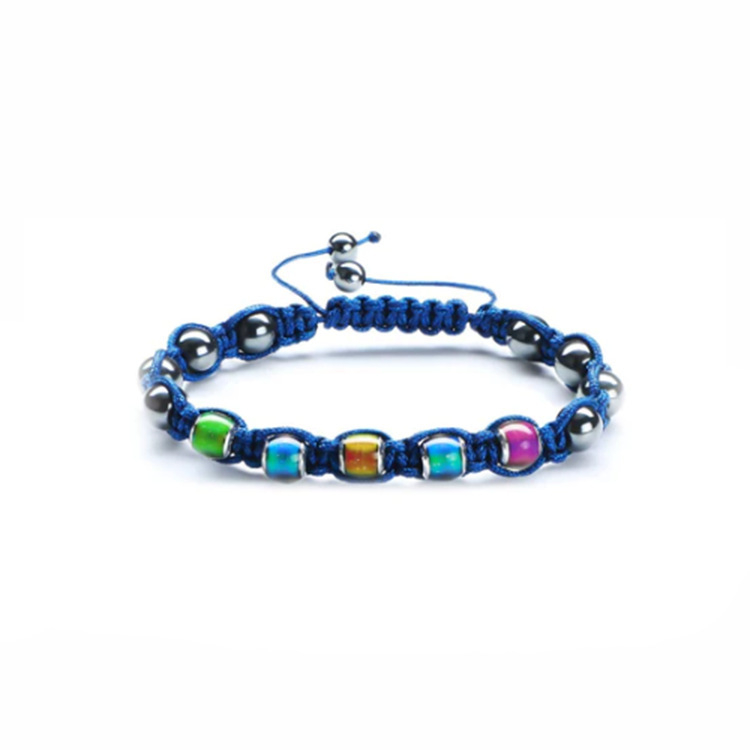 Unisex narukvica s magnetskim perlama koje mijenjaju boju ovisno o temperaturi, pletena