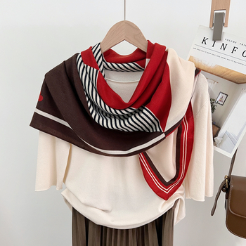 Poliészter négyszögletes sál, warp-kötés, 2025 tavaszi divatkiegészítő (polyeszter rost • warp kötés • 2025 tavasz • városi stílus)