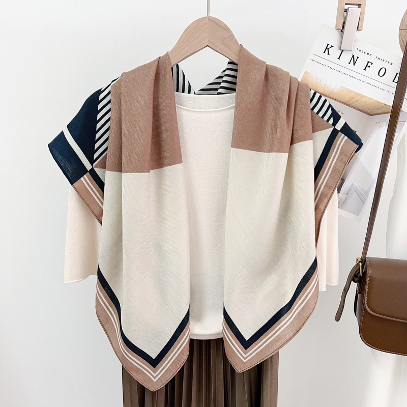 Poliészter négyszögletes sál, warp-kötés, 2025 tavaszi divatkiegészítő (polyeszter rost • warp kötés • 2025 tavasz • városi stílus)