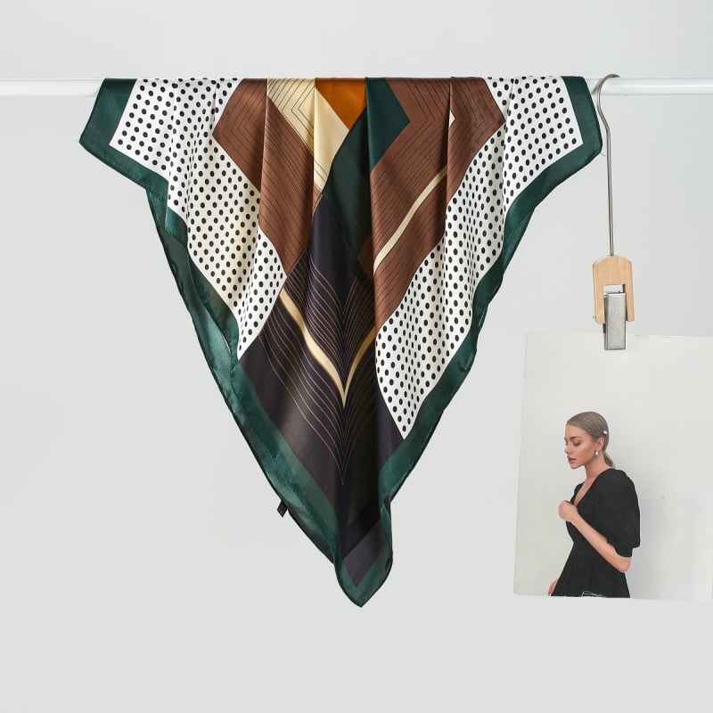 Квадратен шал от сатен полиестер със геометрични линии и точков цветен блок